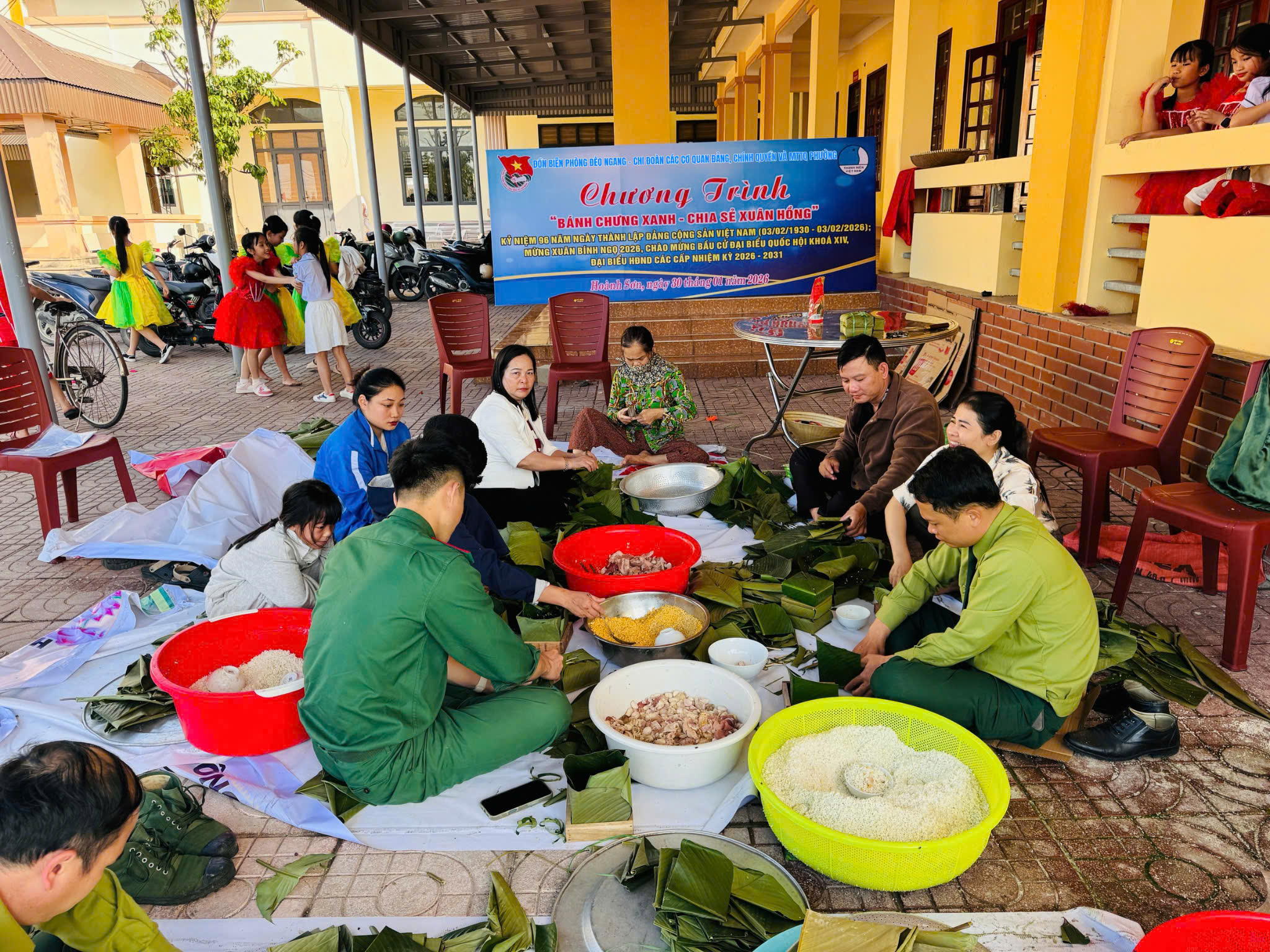 "Bánh Chưng xanh - Gửi trọn nghĩa tình Xuân Bính Ngọ"