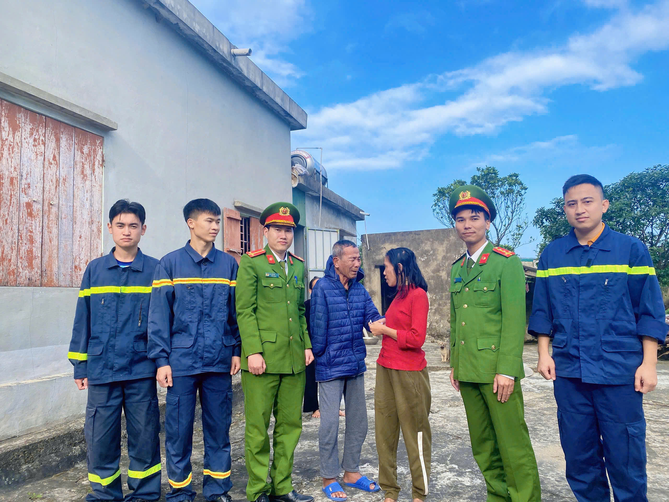 Đội Phòng cháy chữa cháy và Cứu hộ cứu nạn khu vực Vũng Áng “Chung tay chăm lo Tết cho người nghèo" nhân dịp Tết nguyên đán Bính Ngọ 2026