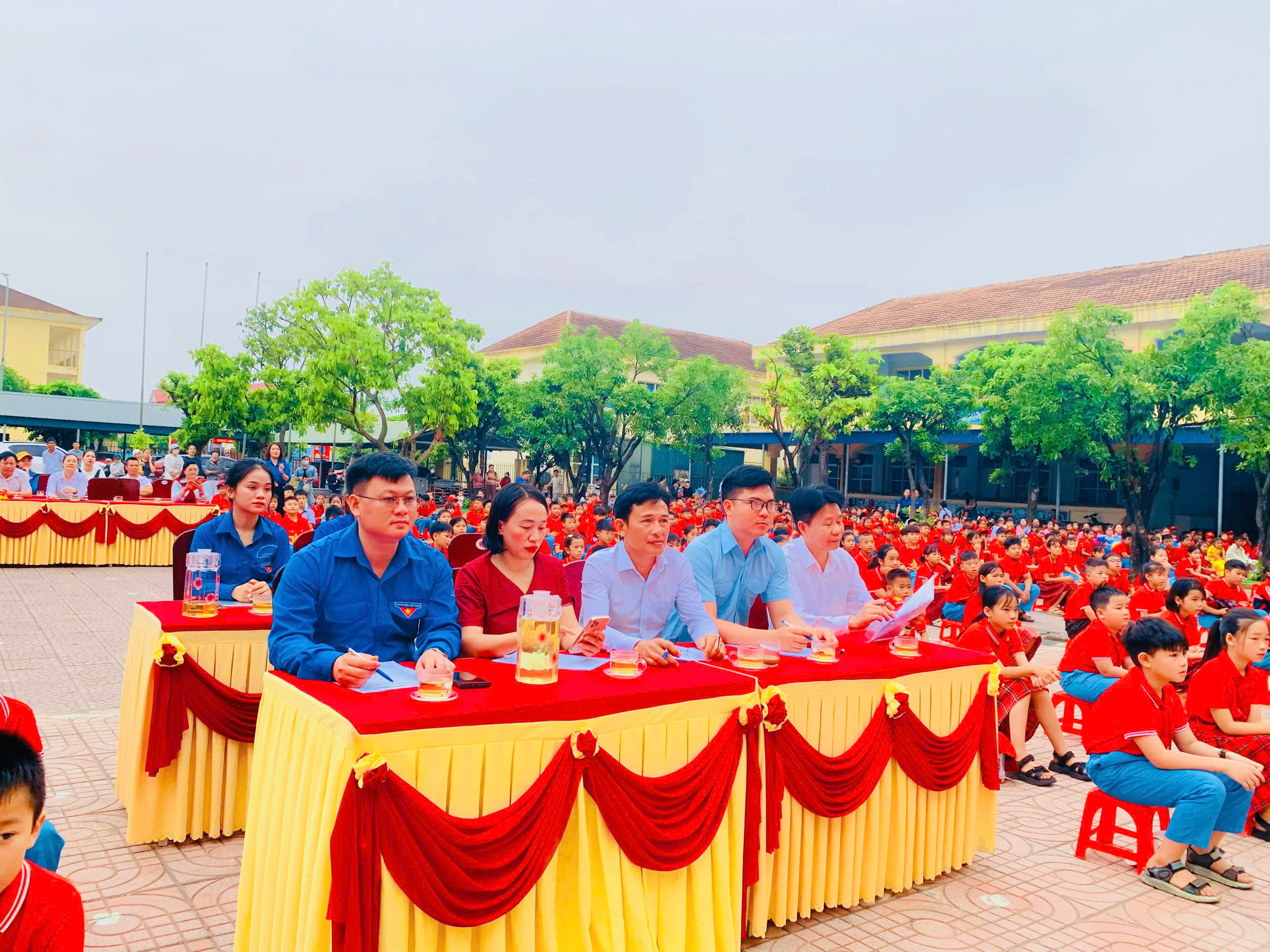 Gi&aacute;m khảo.jpg