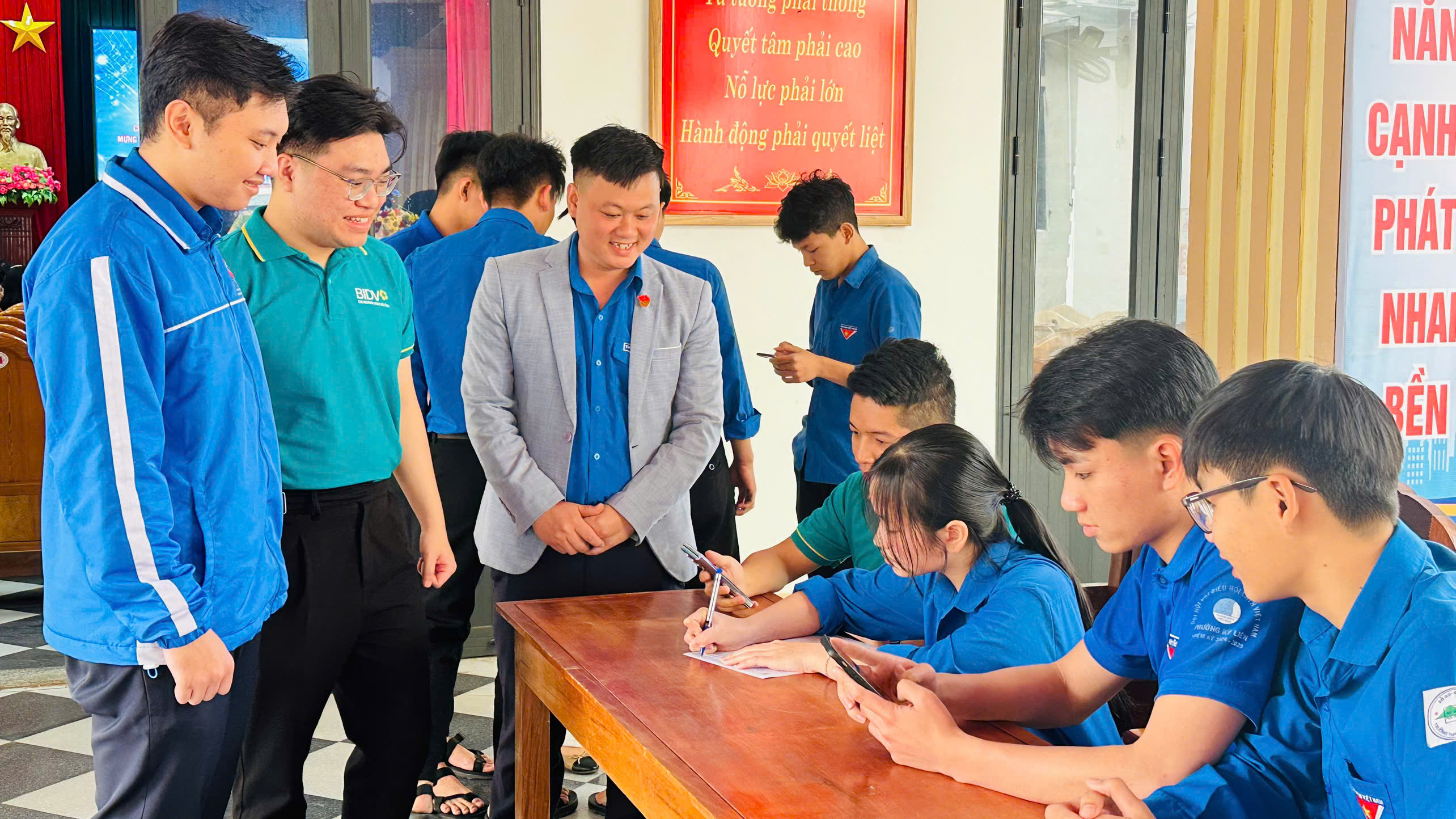 Phường Hoành Sơn ra quân cao điểm chuyển đổi số, thúc đẩy thanh toán không dùng tiền mặt