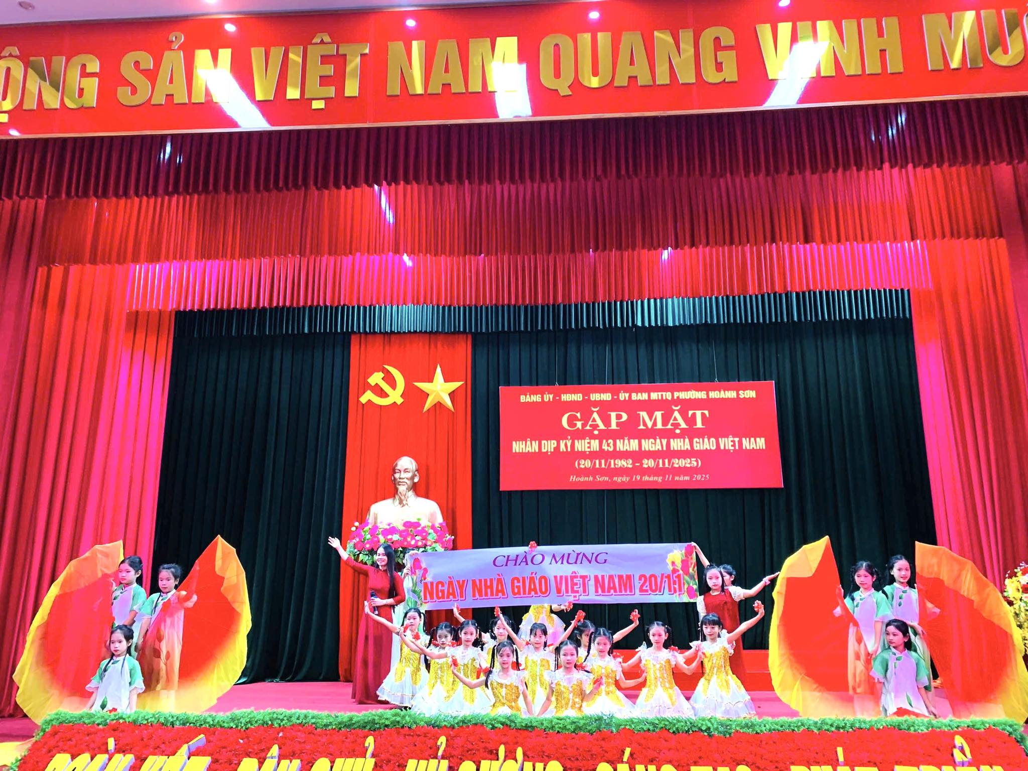 Gặp mặt kỷ niệm 43 năm Ngày nhà giáo Việt Nam 20/11