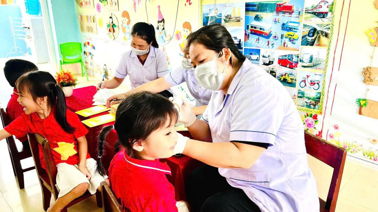 Đẩy mạnh thực hiện tốt Nghị quyết 71, 72 của Trung ương gắn với chăm sóc sức khoẻ cho học sinh trên địa bàn phường Hoành Sơn 