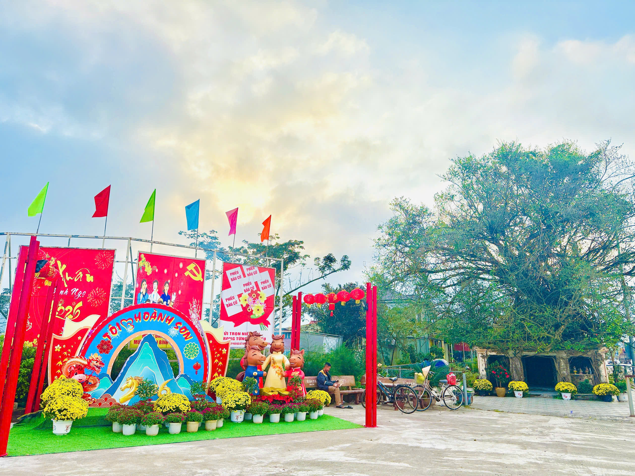 Phường Hoành Sơn hoàn thiện các tiểu cảnh chụp ảnh xuân đón Tết Nguyên đán Bính Ngọ 2026
