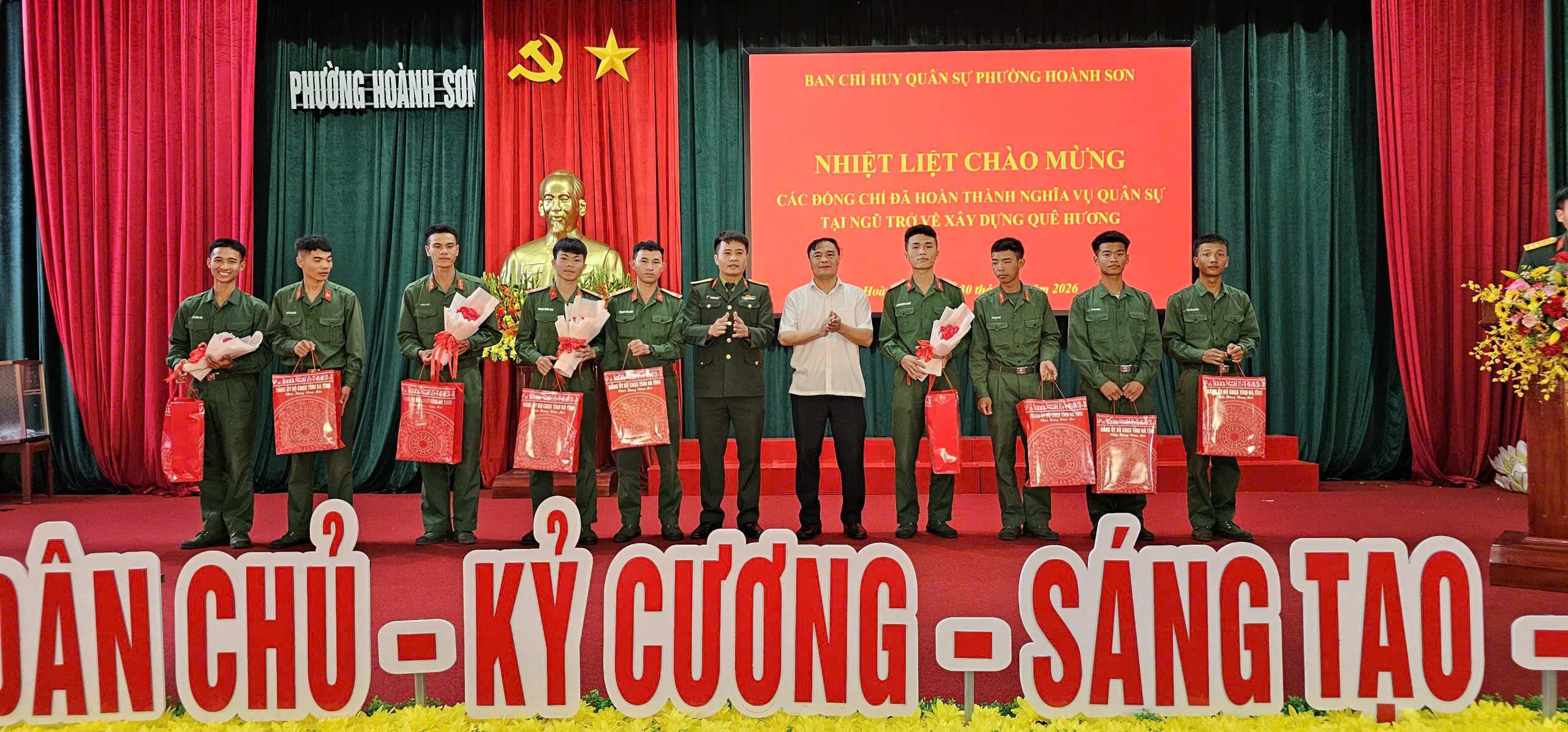 Phường Hoành Sơn (tỉnh Hà Tĩnh) tổ chức gặp mặt, chào mừng quân nhân hoàn thành nghĩa vụ quân sự trở về địa phương