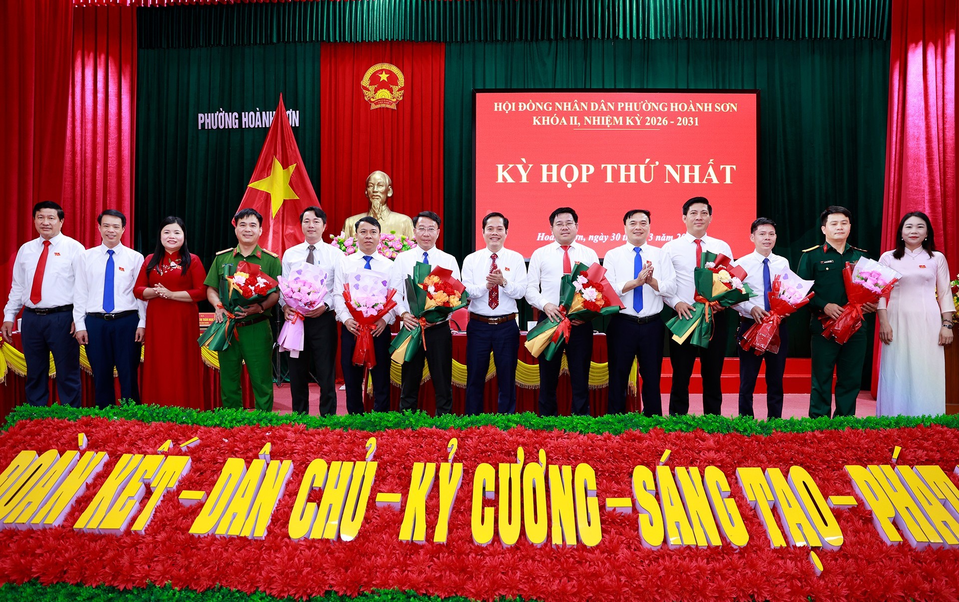 Phê chuẩn kết quả bầu chức vụ Chủ tịch, Phó Chủ tịch Ủy ban nhân dân phường Hoành Sơn nhiệm kỳ 2026 - 2031 