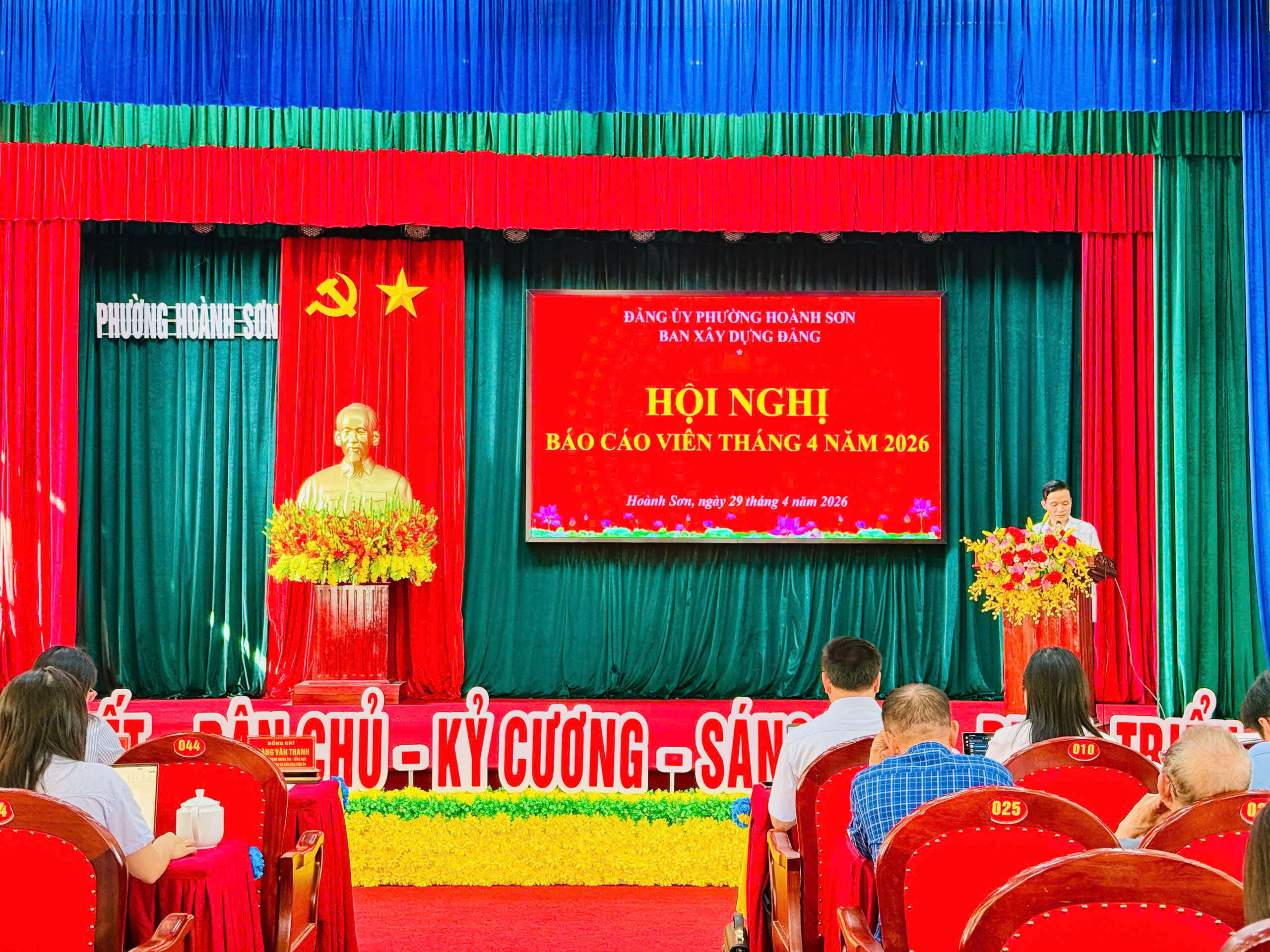 Phát huy vai trò báo cáo viên trong công tác tuyên truyền tại Hoành Sơn