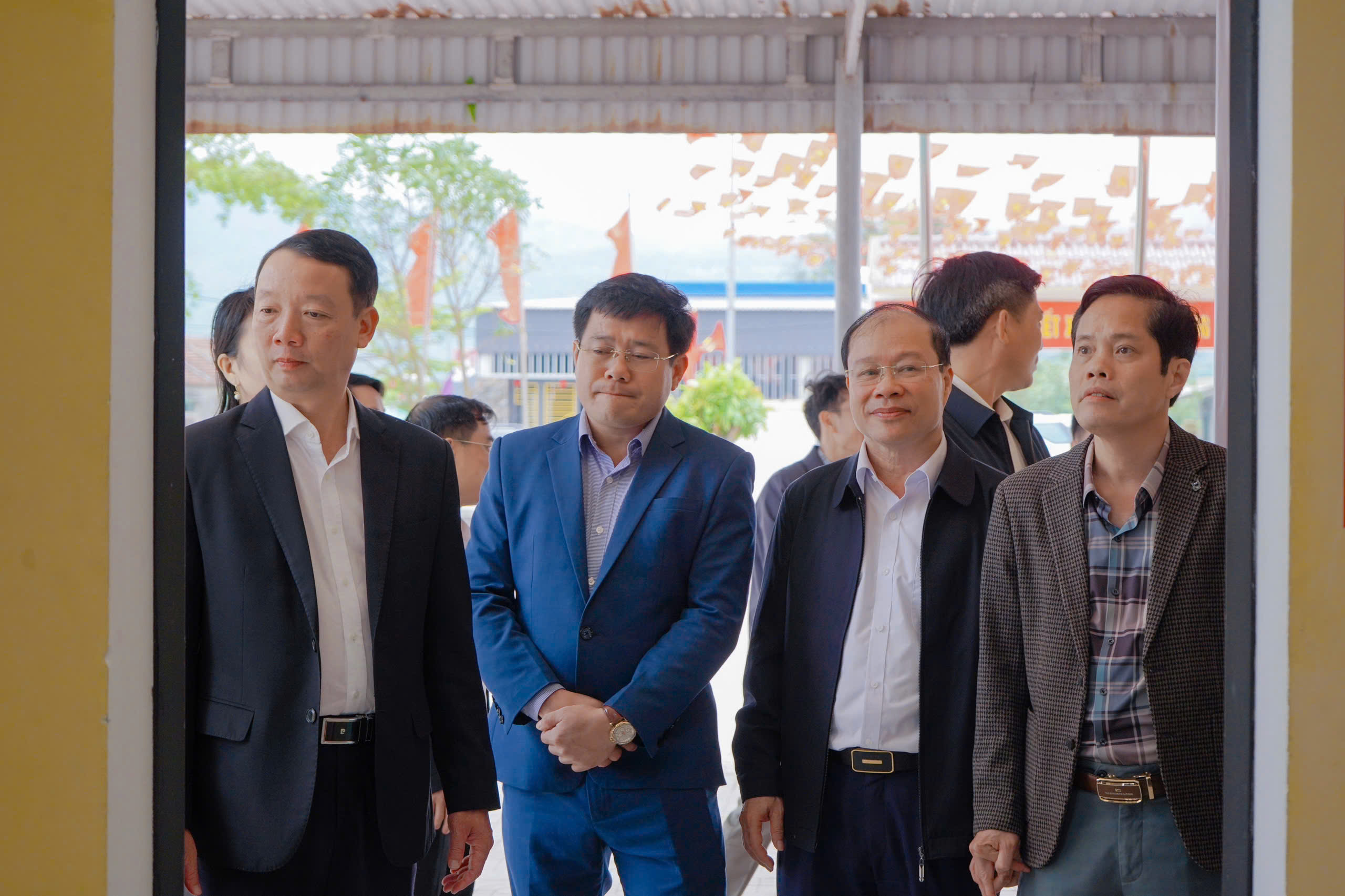 Đồng chí Phan Thiên Định, Chủ tịch UBND tỉnh trực tiếp kiểm tra công tác chuẩn bị bầu cử tại phường Hoành Sơn