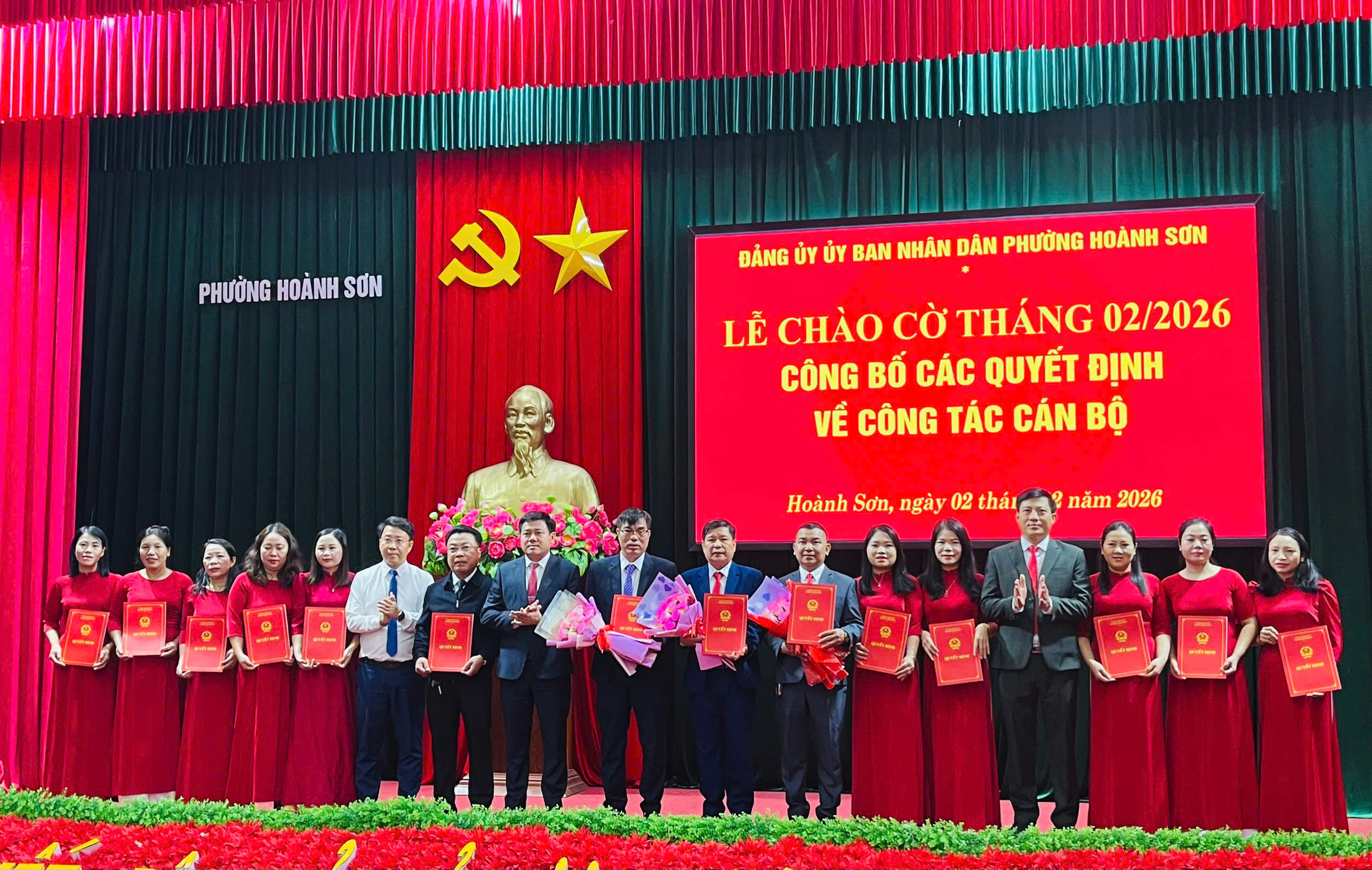 Phường Hoành Sơn tổ chức Lễ chào cờ tháng 02/2026 và công bố các Quyết định quan trọng về công tác tổ chức cán bộ! 