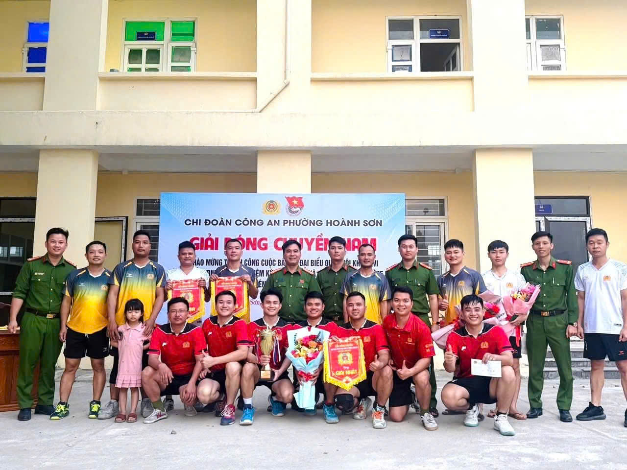 Giải bóng chuyền nam thanh niên chi Đoàn Công an phường Hoành Sơn chào mừng 95 năm ngày thành lập Đoàn thanh niên cộng sản Hồ Chí Minh