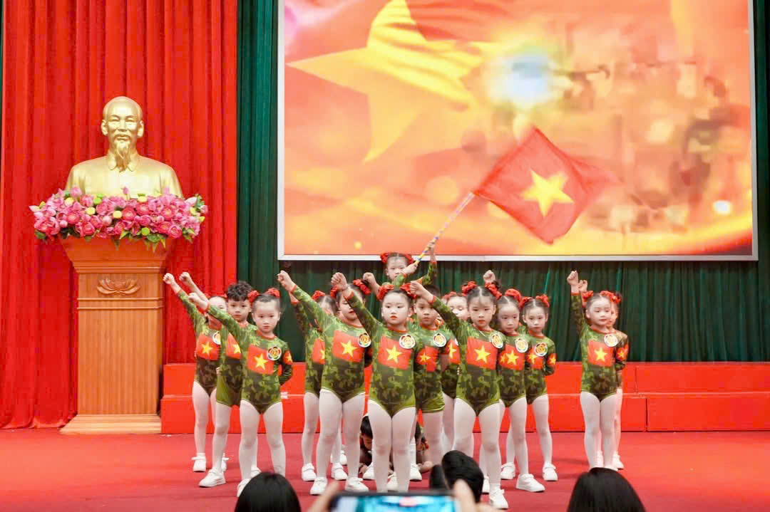 trẻ m&uacute;a.jpg