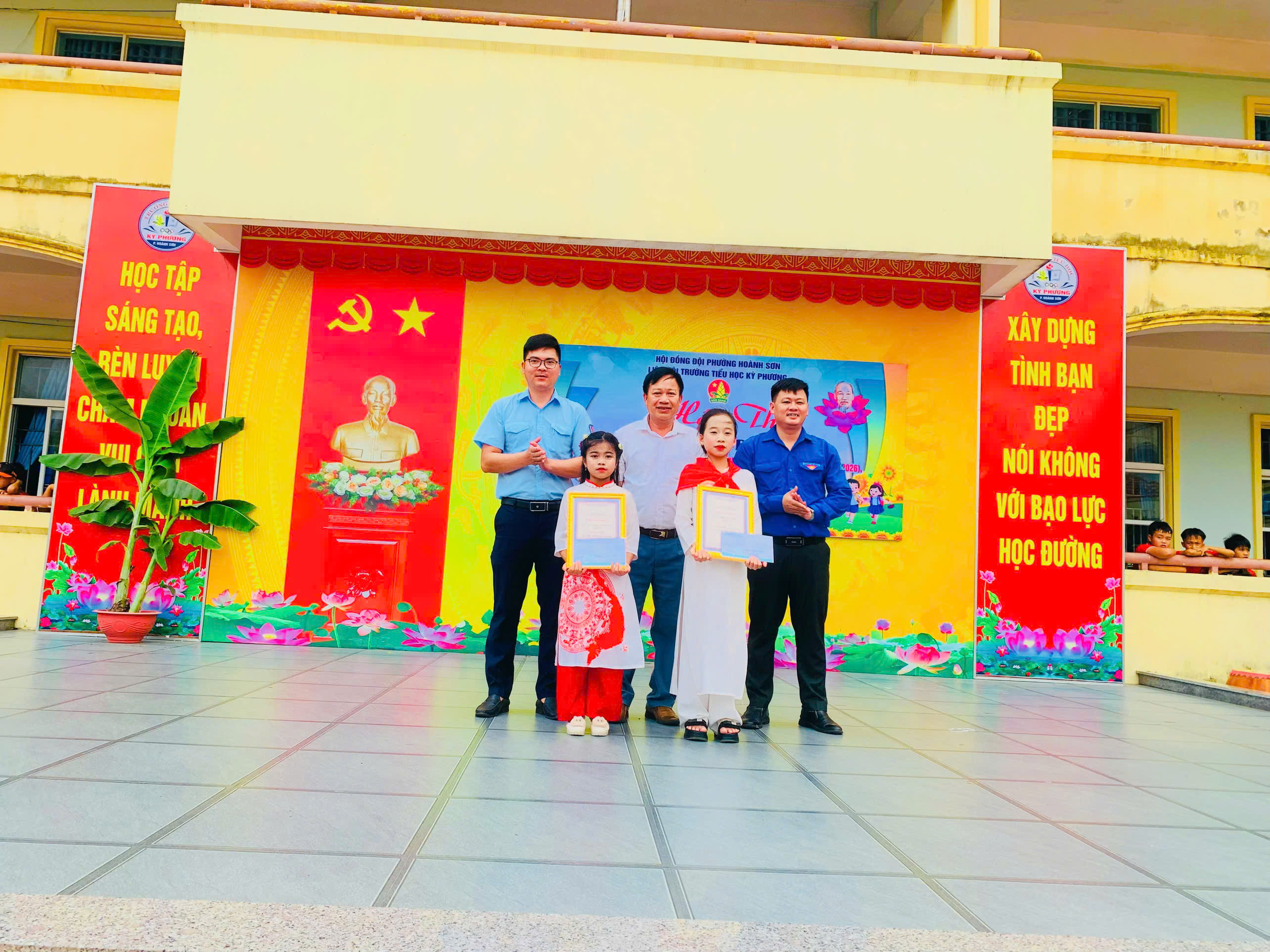 giải nh&igrave;.jpg