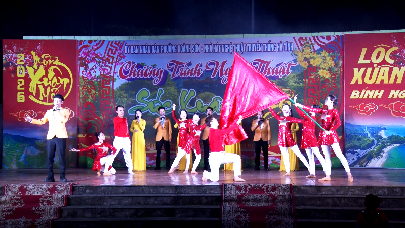 Phường Hoành Sơn phối với Nhà hát Nghệ thuật Truyền thống Hà Tĩnh tổ chức chương trình nghệ thuật “Sức Xuân 2026”