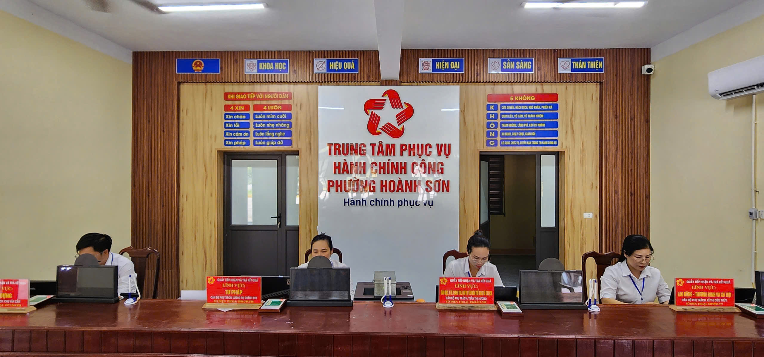 Đẩy mạnh cải cách hành chính gắn với ủy quyền chứng thực tại Trung tâm Phục vụ hành chính công phường Hoành Sơn.