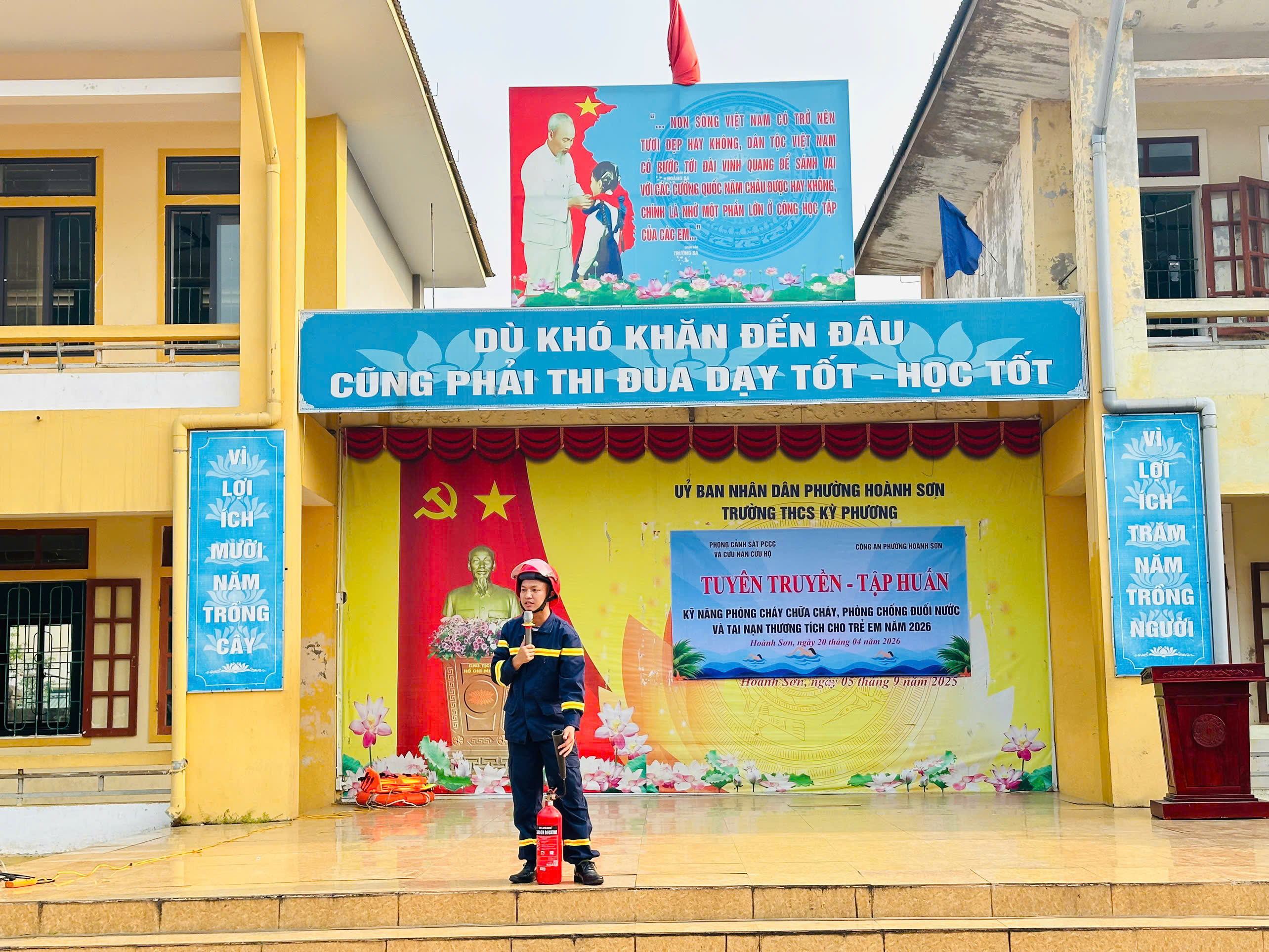 b&igrave;nh chữa ch&aacute;y.jpg