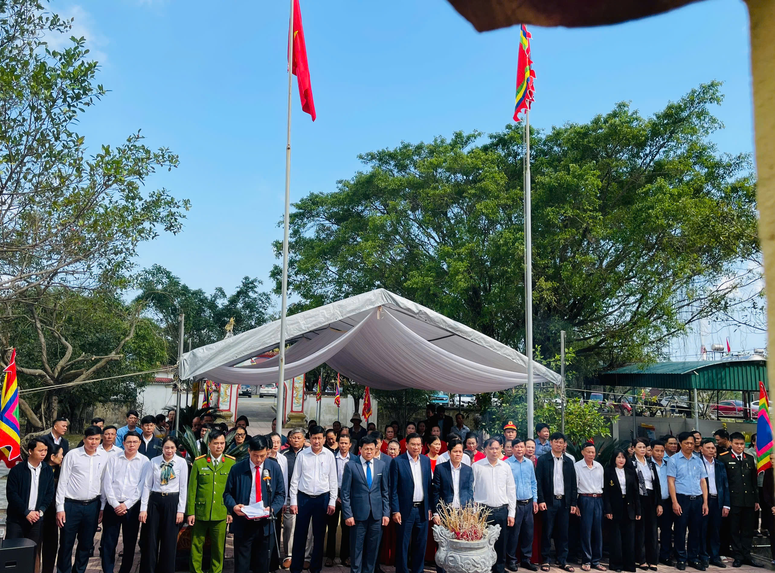 Ảnh tập thể đ&ocirc;ng.jpg