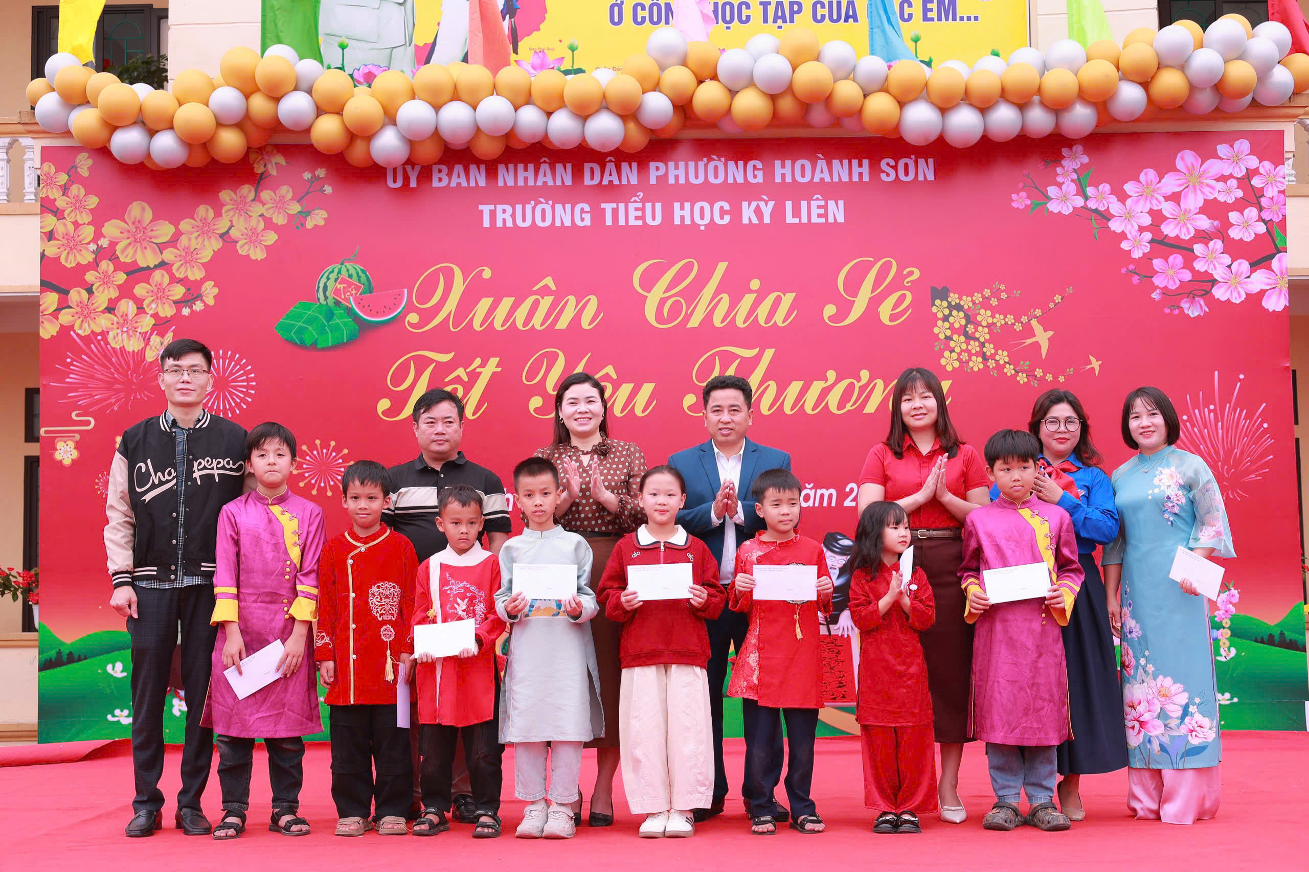 qu&agrave; phụ huynh.jpg