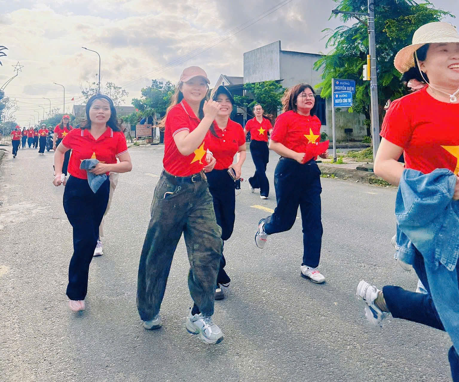 c&aacute;c c&ocirc; chạy.jpg