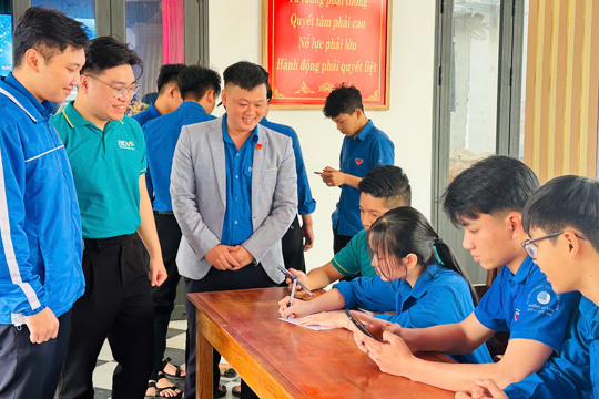 Phường Hoành Sơn ra quân cao điểm chuyển đổi số, thúc đẩy thanh toán không dùng tiền mặt 