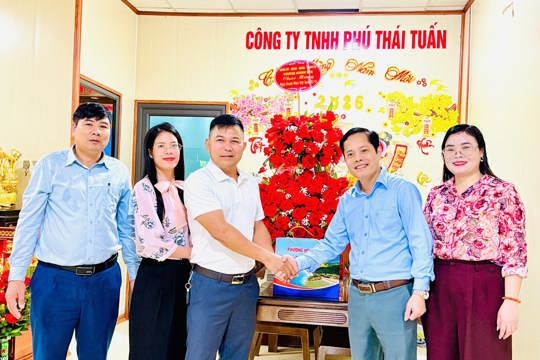 Phường Hoành Sơn quan tâm, đồng hành cùng doanh nghiệp, doanh nhân nhân ngày Doanh nhân Việt Nam 13/10