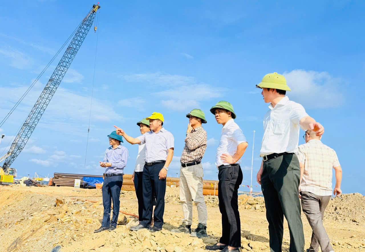 Hoàn thành phương án neo đậu, tập kết tàu thuyền, tạo thuận lợi triển khai dự án Cảng quốc tế Sơn Dương