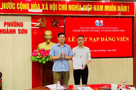 Đảng bộ UBND phường Hoành Sơn tổ chức Lễ kết nạp 04 quần chúng ưu tú vào Đảng 