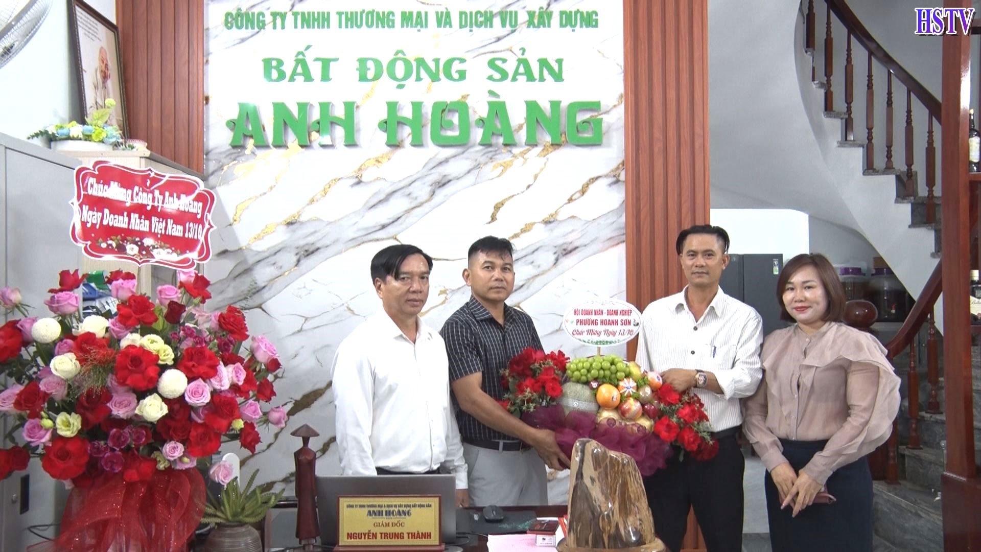 Hội Doanh nhân - Doanh nghiệp phường Hoành Sơn thăm, chúc mừng Doanh nghiêp Doanh nhân ngày Doanh nhân Việt Nam     