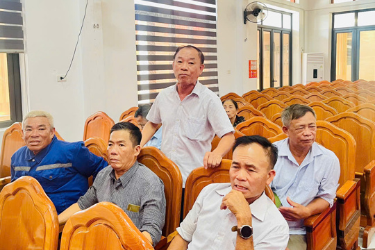UBND phường Hoành Sơn làm việc với các hộ dân tháo gỡ vướng mắc về nguồn gốc đất phục vụ dự án Nhà máy thép không gỉ 