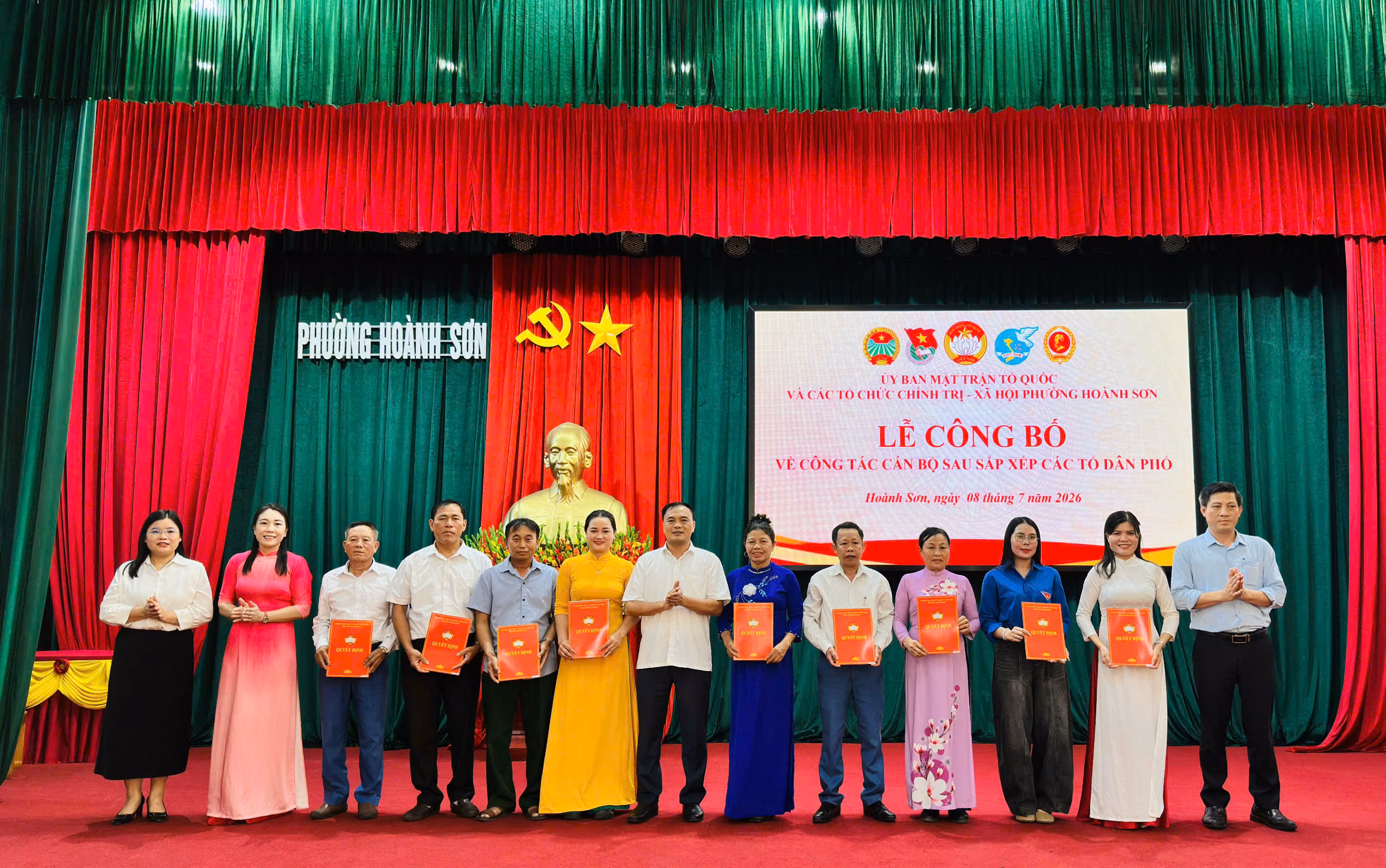 Ủy ban MTTQ Việt Nam và các tổ chức chính trị - xã hội phường Hoành Sơn tổ chức lễ công bố các Quyết định về công tác cán bộ sau sắp xếp tổ dân phố trên địa bàn phường 