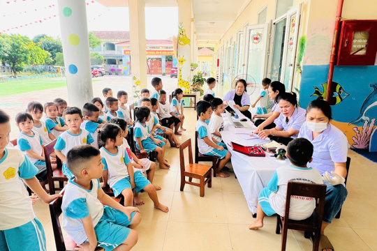 Khám sức khỏe định kỳ cho học sinh: Chủ động chăm sóc, vững bước đến trường 