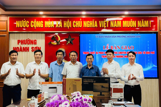 Trang bị thiết bị chuyển đổi số cho 10 tổ dân phố – đưa công nghệ số đến gần hơn với cơ sở