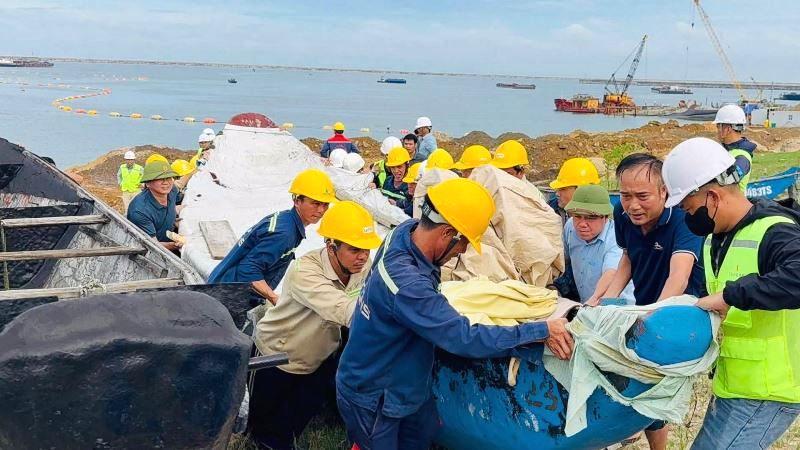  UBND phường Hoành sơn khẩn trương di dời tàu, thuyền phục vụ thi công dự án cảng Quỗc tế Sơn Dương