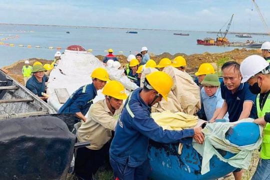  UBND phường Hoành sơn khẩn trương di dời tàu, thuyền phục vụ thi công dự án cảng Quỗc tế Sơn Dương
