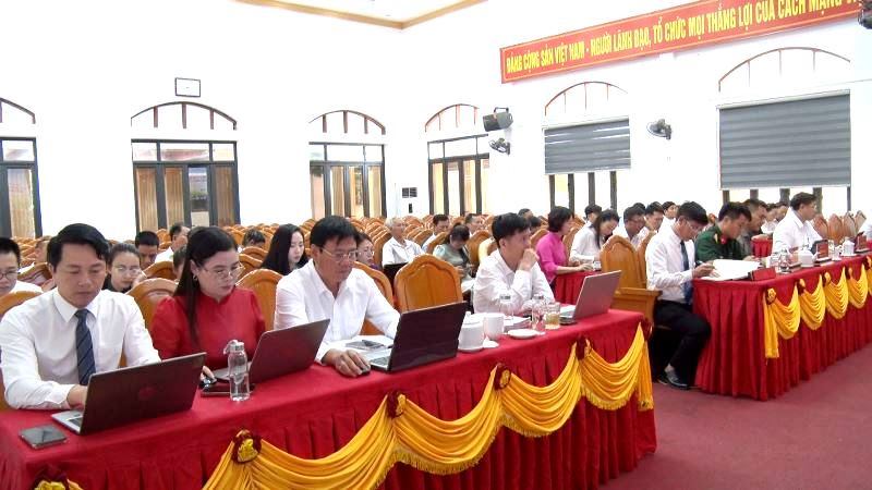 UBND phường Hoành Sơn tổ chức Hội nghị giao ban tháng 10, triển khai nhiệm vụ những tháng cuối năm 2026. 