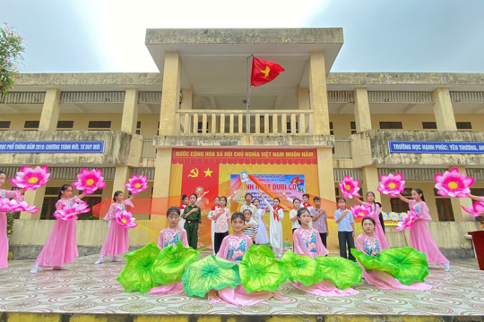 Liên đội trường Tiểu học Kỳ Phương sôi nổi tổ chức Sinh hoạt dưới cờ nhân kỷ niệm 54 năm Ngày giải phóng Miền Nam, thống nhất đất nước (30/4/1975 – 30/4/2026) và kỷ niệm 85 năm Ngày thành lập Đội Thiếu niên Tiền phong Hồ Chí Minh (15/5/1941 – 15/5/2026) 