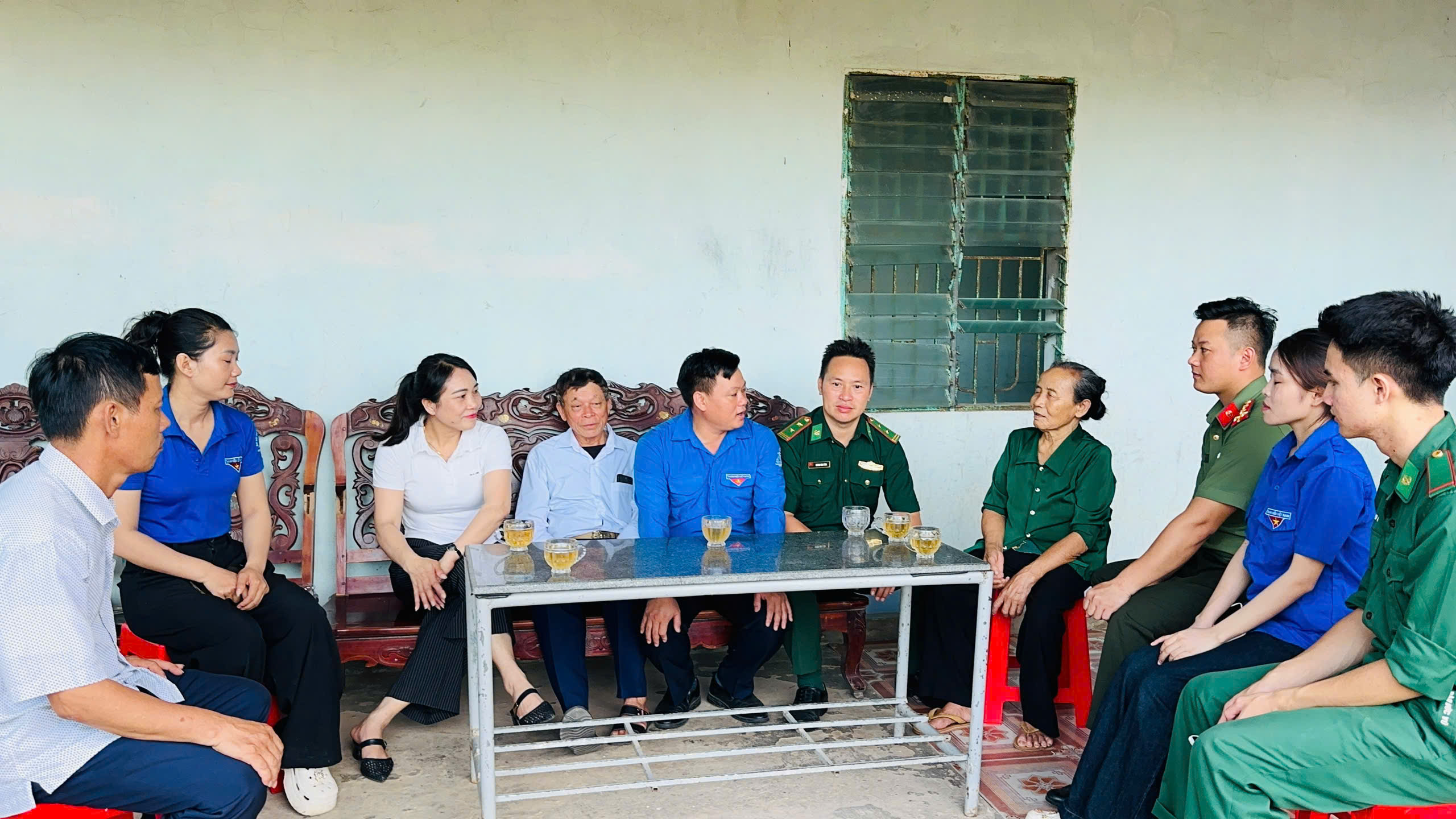 Tuổi trẻ phường Hoành Sơn với hành trình tri ân các gia đình chính sách