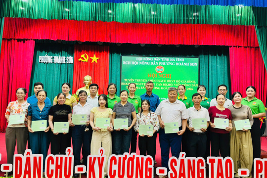 Hội Nông dân phường Hoành Sơn tuyên truyền chính sách BHXH, BHYT cho cán bộ, hội viên và Nhân dân