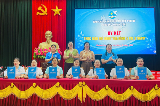 Hội LHPN phường Hoành Sơn tập huấn công tác Hội, tuyên truyền BHXH, BHYT và ký kết mô hình “Gia đình 5 có, 3 sạch”