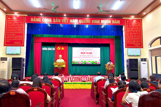 Đảng uỷ phường Hoành Sơn: Bồi dưỡng chính trị, nâng cao bản lĩnh và trách nhiệm cho đội ngũ cán bộ quản lý, giáo viên