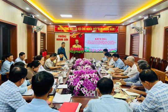 Sở Nông nghiệp và Môi trường kiểm tra công tác rà soát hộ nghèo, hộ cận nghèo tại phường Hoành Sơn