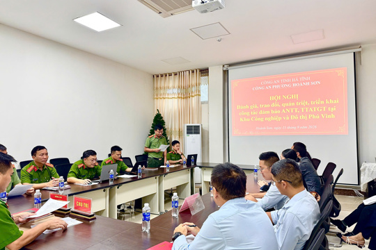 Công an phường Hoành Sơn làm việc với Khu Công nghiệp và Đô thị Phú Vinh về công tác bảo đảm an ninh, trật tự 