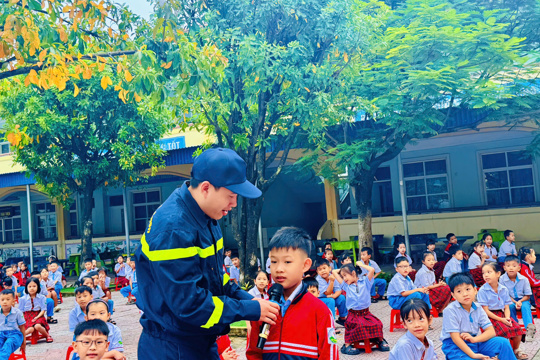 Trường Tiểu học Hoành Sơn tổ chức tuyên truyền phòng, chống tai nạn thương tích và phòng cháy, chữa cháy, cứu hộ, cứu nạn