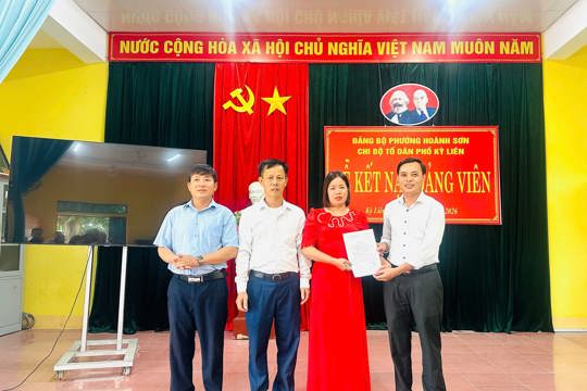 Hoành Sơn: Bồi đắp nguồn lực mới, tiếp thêm sức mạnh cho Đảng bộ