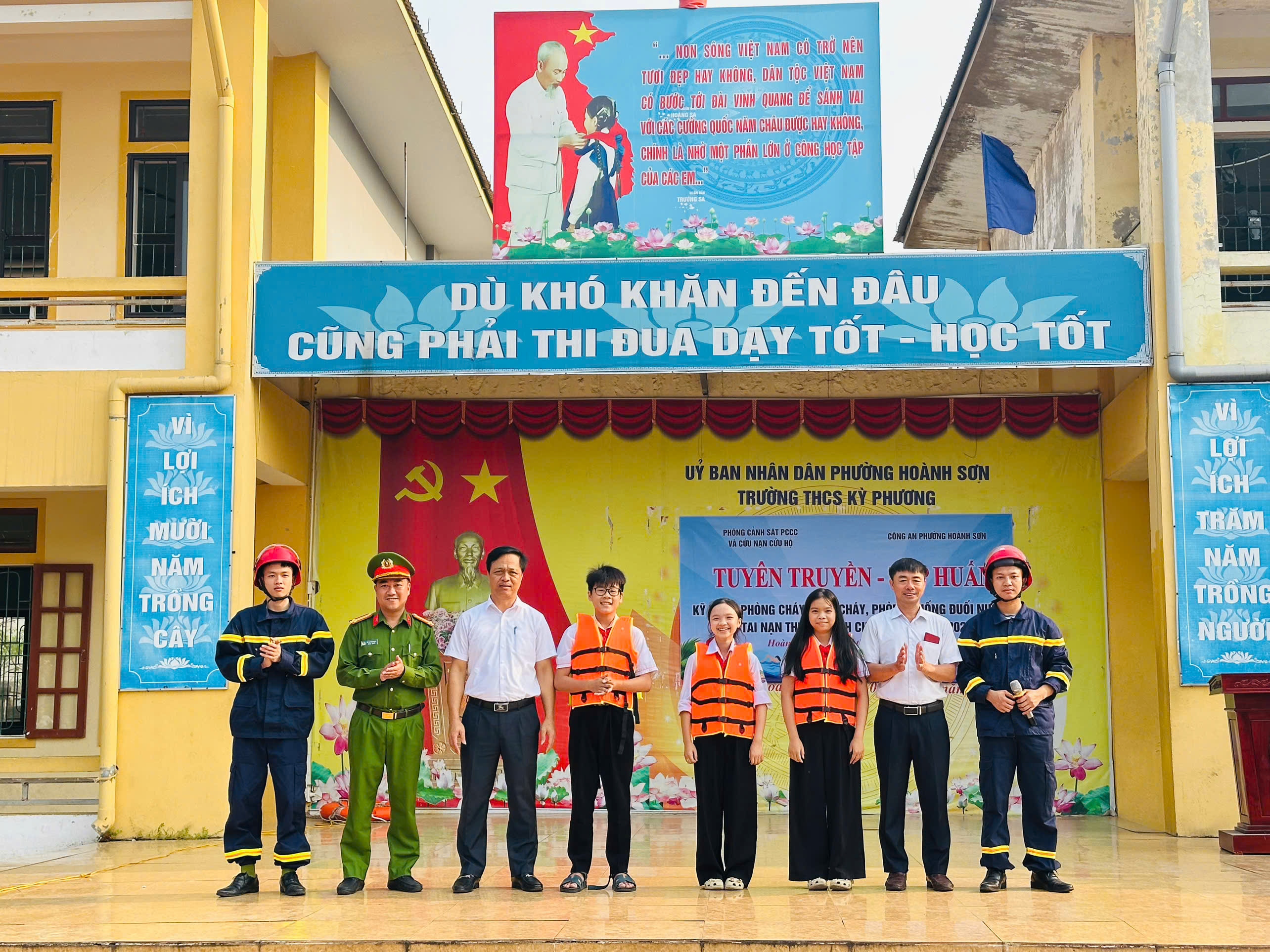 Tuyên truyền, tập huấn kỹ năng phòng cháy chữa cháy, phòng chống đuối nước và tai nạn thương tích cho học sinh trên địa bàn phường Hoành Sơn 