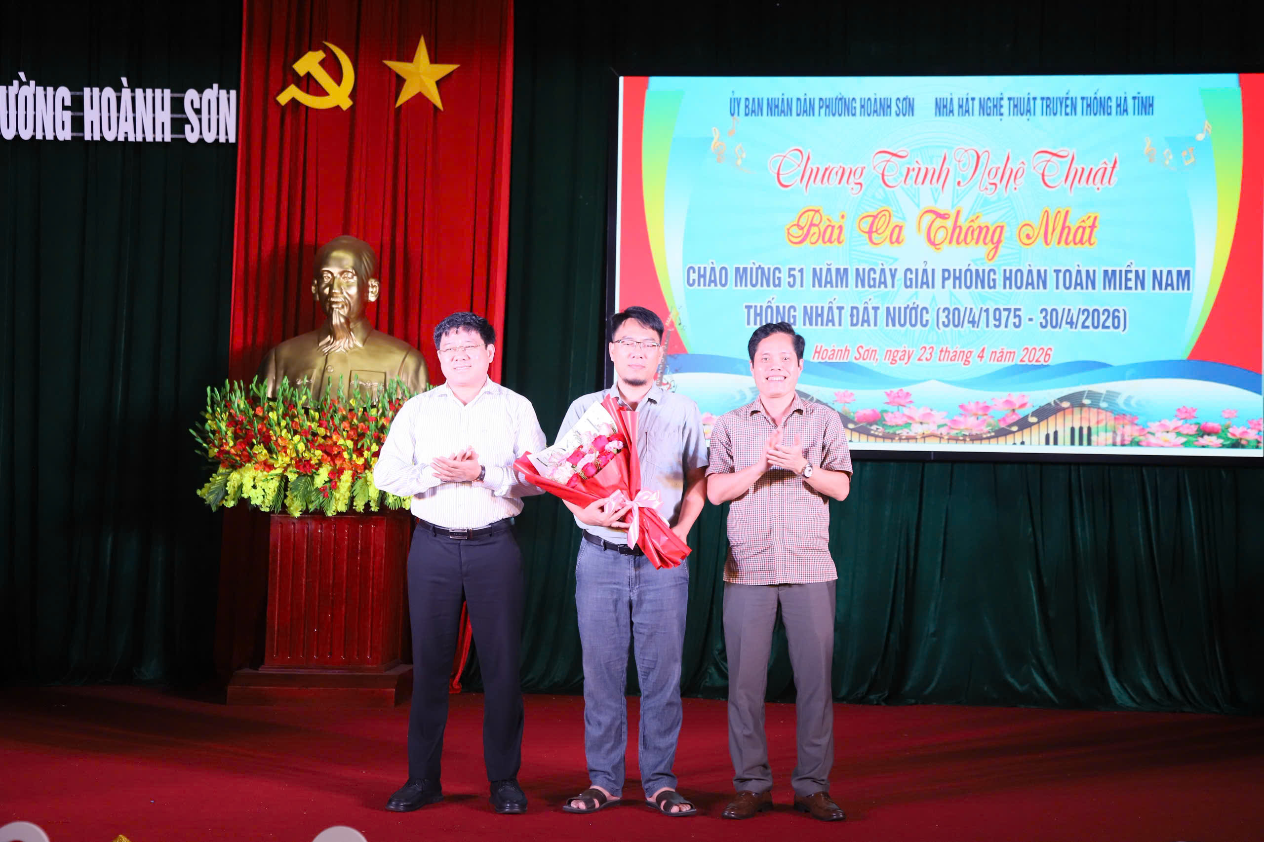 tặng ha.jpg