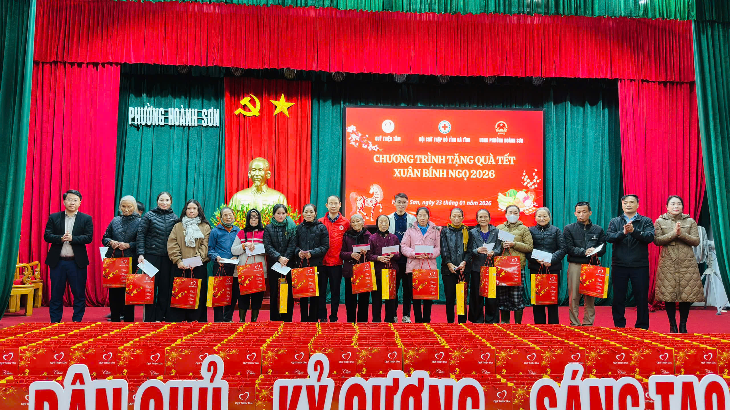 HỘI CHỮ THẬP ĐỎ TỈNH HÀ TĨNH PHỐI HỢP QUỸ THIỆN TÂM – TẬP ĐOÀN VINGROUP TRAO 300 SUẤT QUÀ TẾT BÍNH NGỌ 2026 TẠI PHƯỜNG HOÀNH SƠN