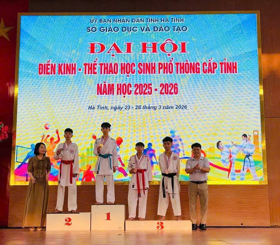 z7683564434309_a0cd73dae95195c4308500801975e816.jpg