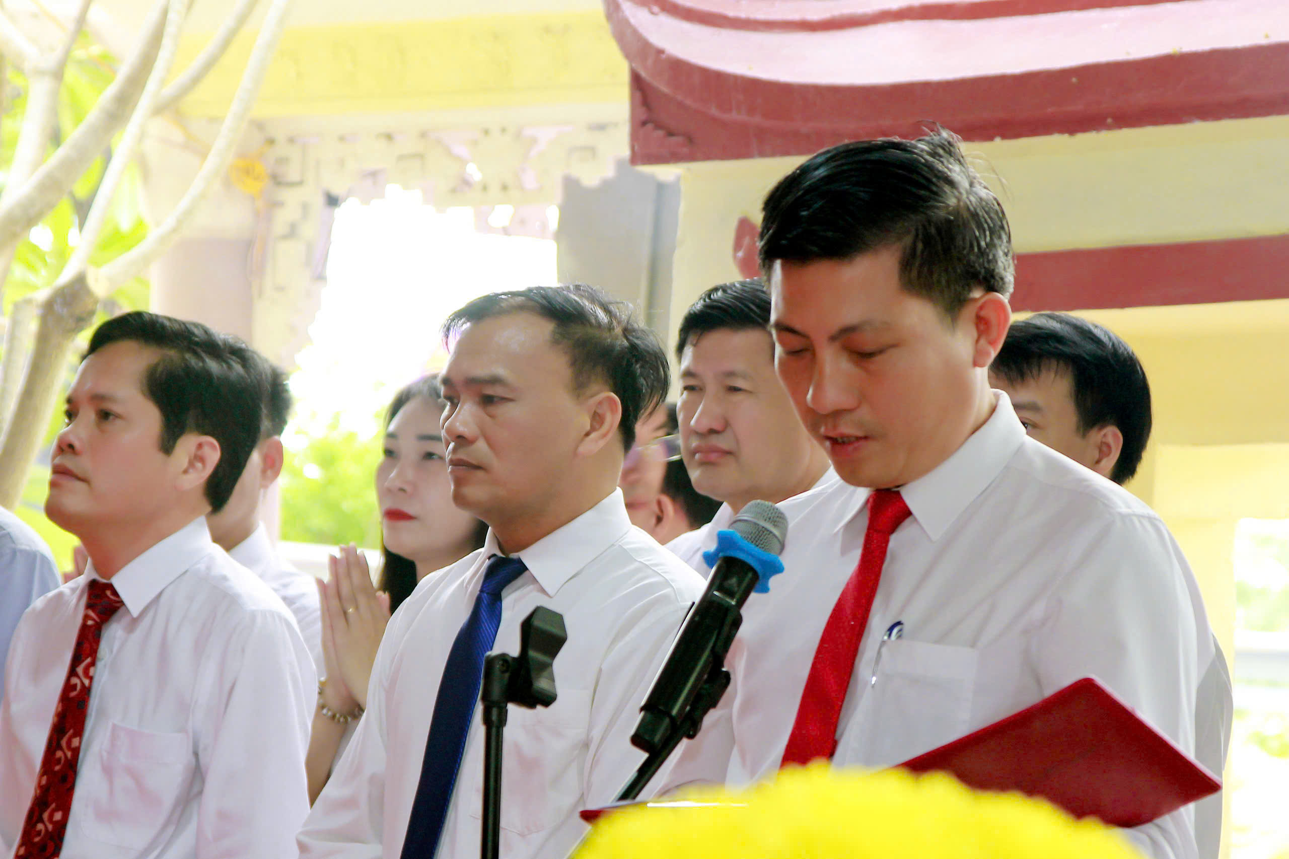 hạnh dọc.jpg